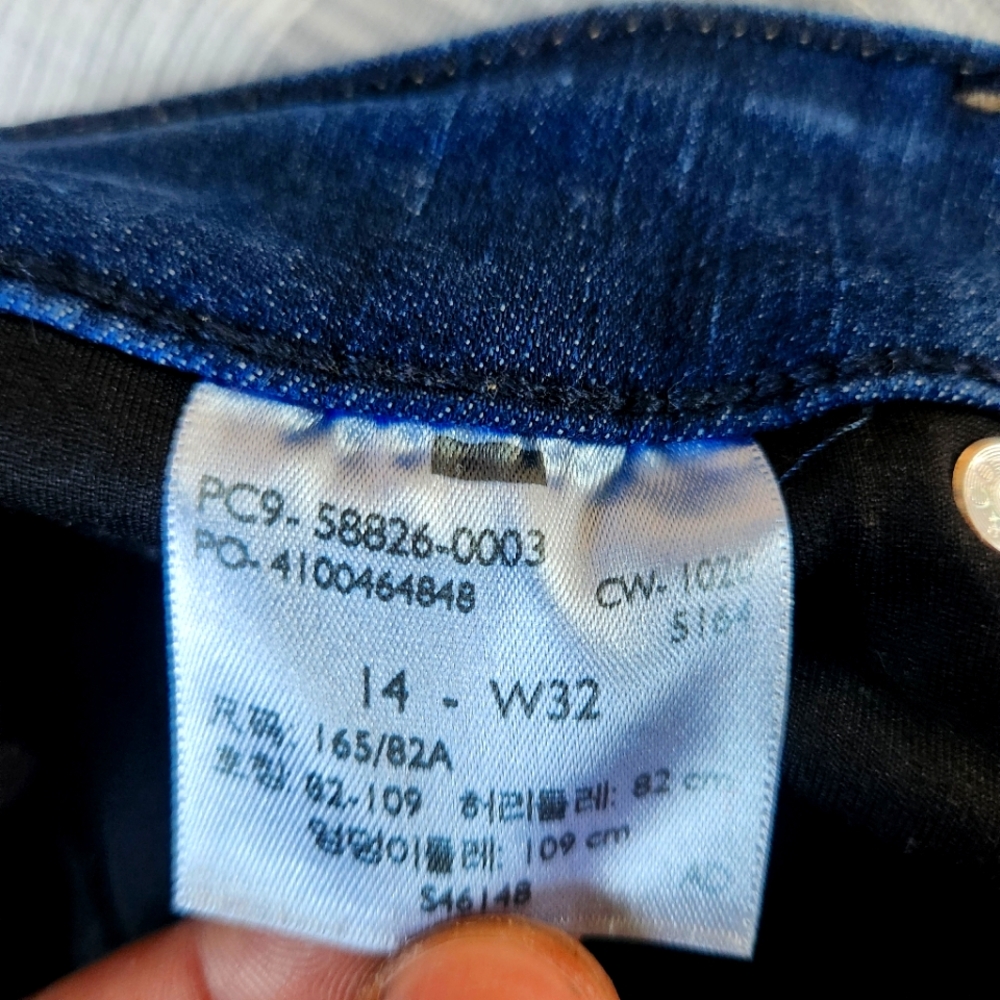 Signature Levi's Mid Rise BootCut Jeans - Picture 5 of 8